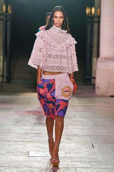 Look 25